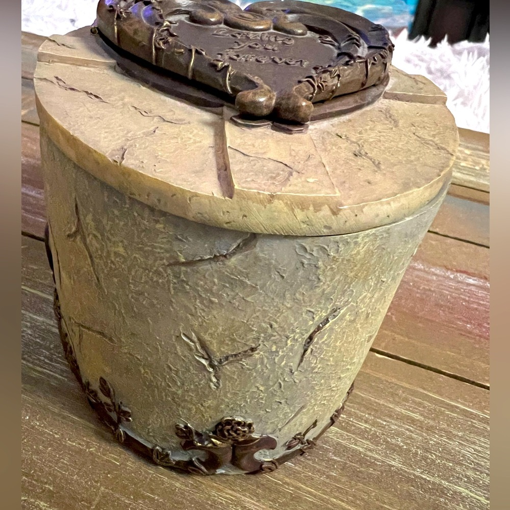 Vintage Gothic Jewelry Box and Decor - Picture 5 of 8